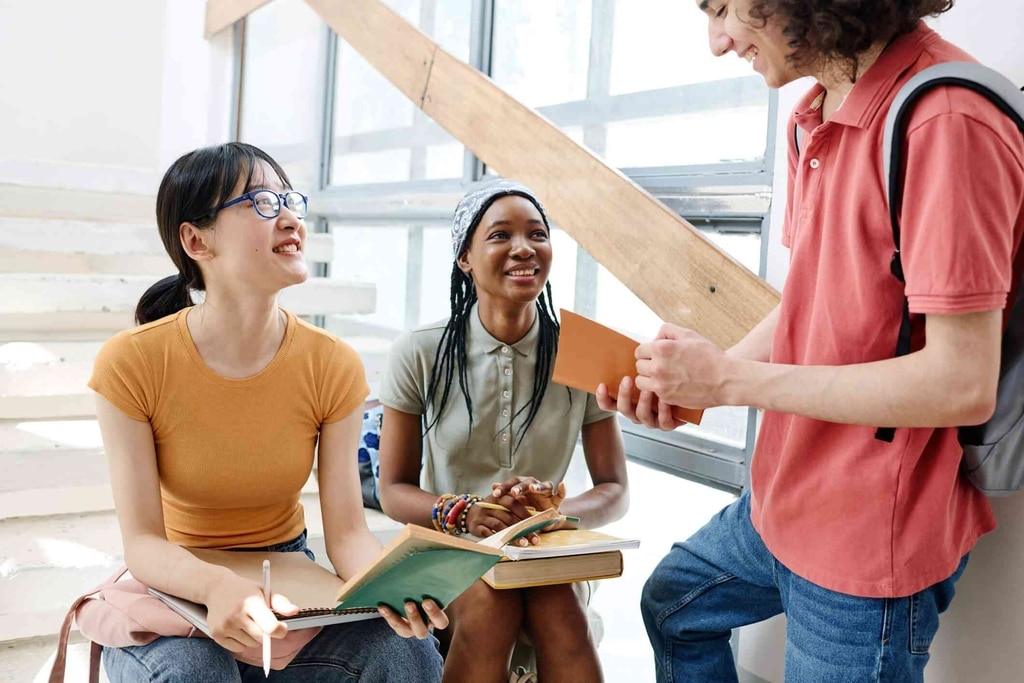 Chủ đề giới thiệu làm quen