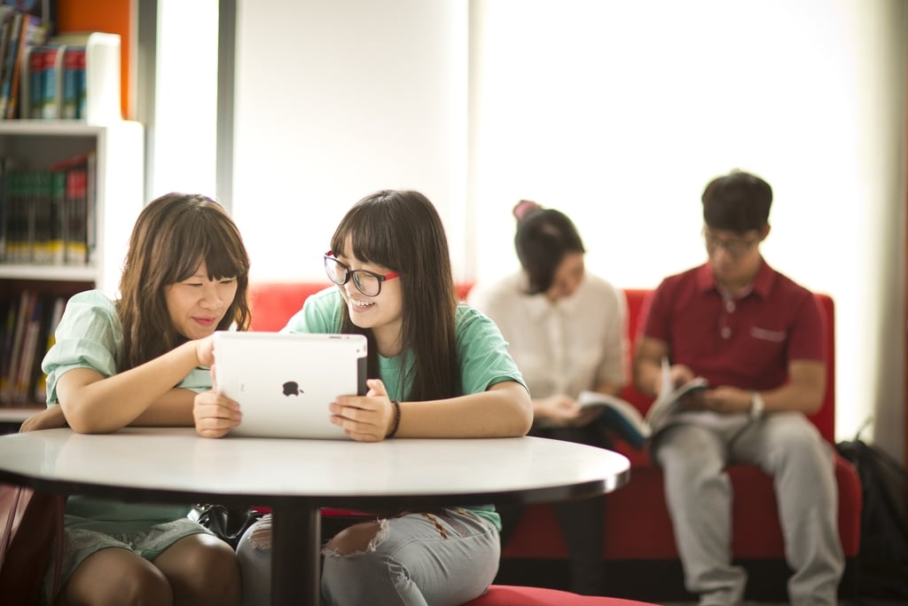 Học tiếng anh onl qua bài giảng trên youtube