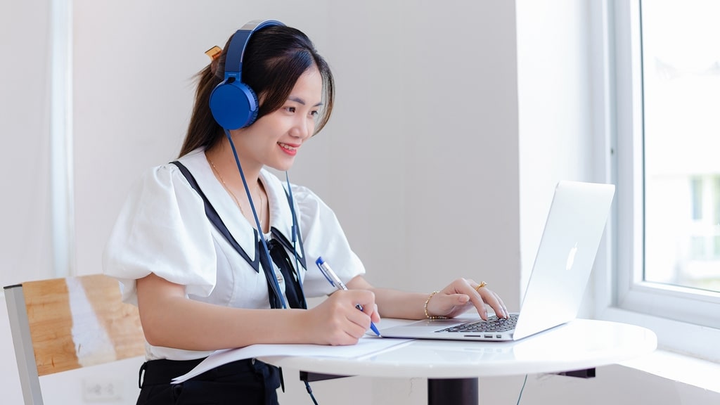 Lý do tại sao bạn nên học tiếng Anh online