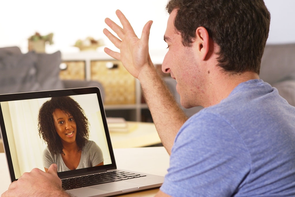 Tham gia lớp luyện nói online với giáo viên nước ngoài