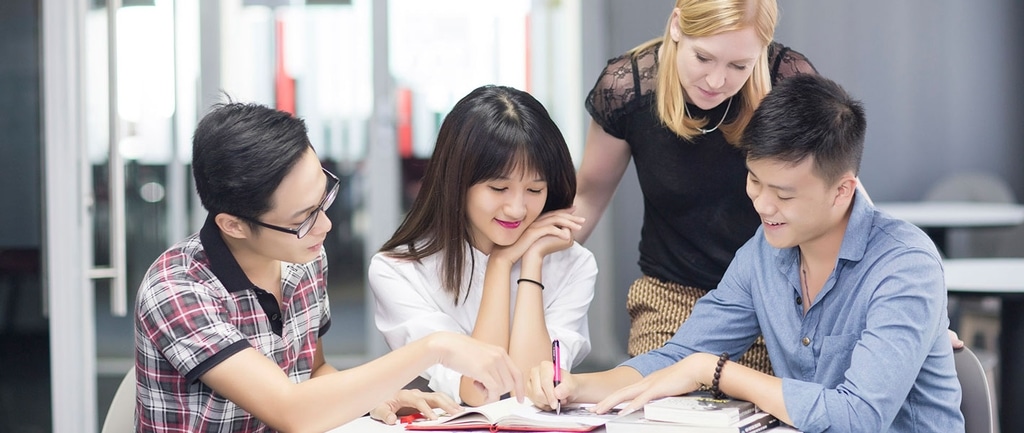 Giao tiếp với người bản xứ