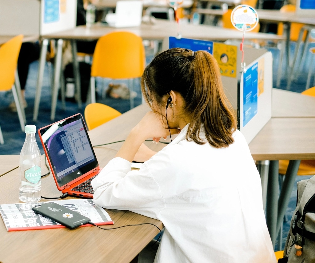 Học online qua website