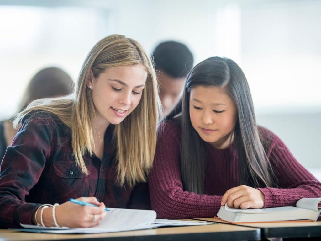 Tại sao người đi làm cần học tiếng Anh giao tiếp