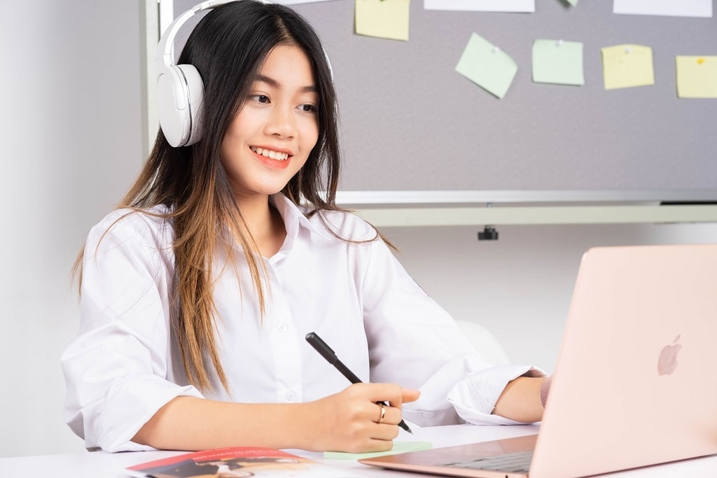 Thành thạo 4 kỹ năng nghe, nói, đọc, viết