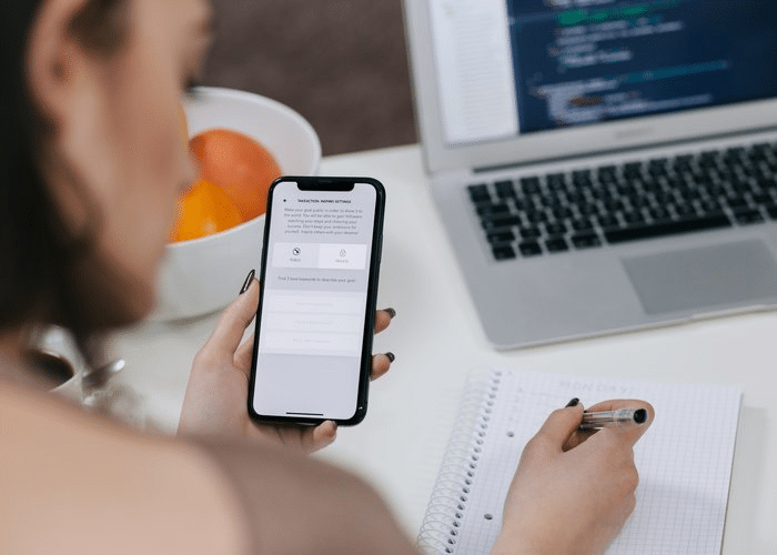 Nên chuẩn bị giấy note để ghi lại những nội dung chính khi cần