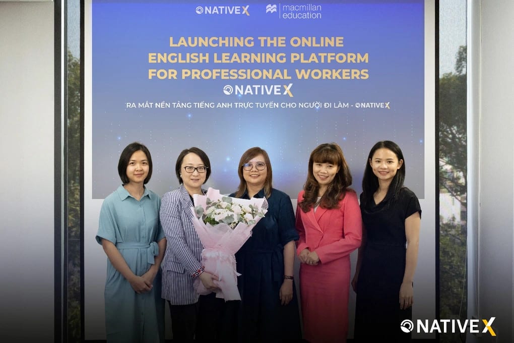 Giám đốc khu vực của Macmillan Education - bà Christine Zhu (thứ hai từ trái sang thăm NativeX tại Việt Nam, đánh dấu sự ra mắt nền tảng tiếng Anh online NativeX (Ảnh: NativeX)